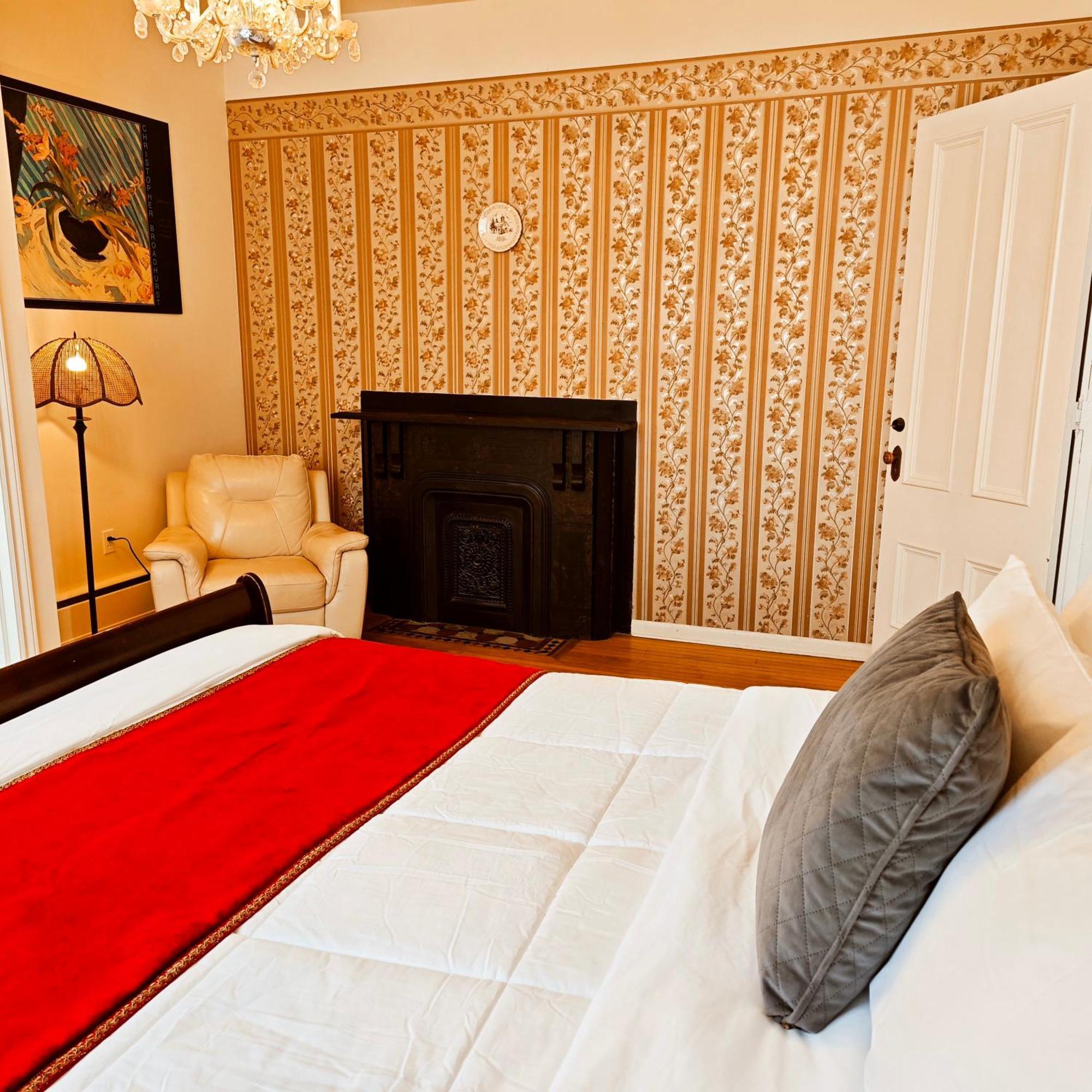 Andy'S Blue House Bed & Breakfast Charlottetown Exterior foto