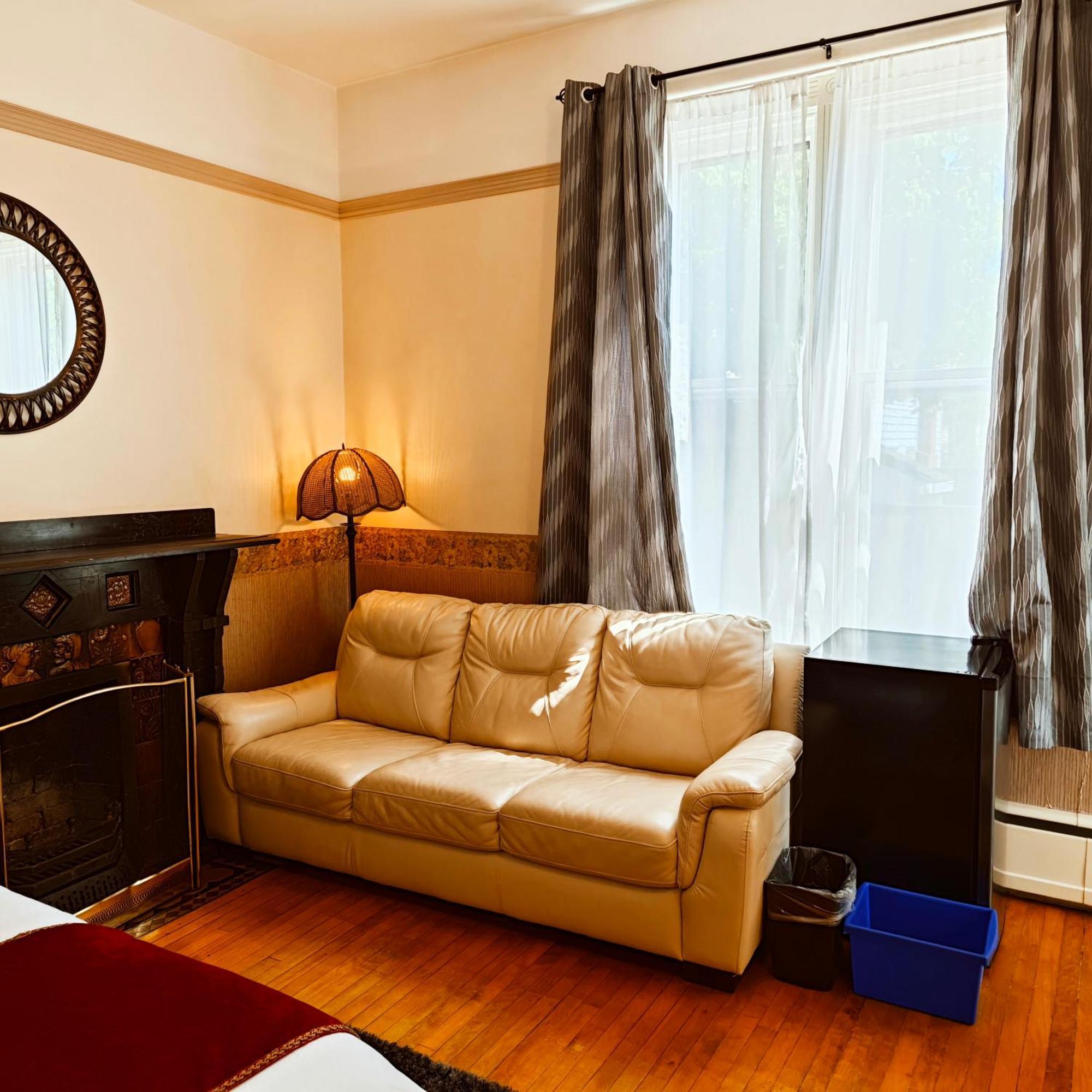 Andy'S Blue House Bed & Breakfast Charlottetown Exterior foto